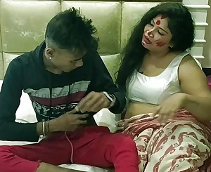 Indian Bengali Stepmom Very first Fucky-fucky with 18yrs Youthfull Stepson! With Clear Audio